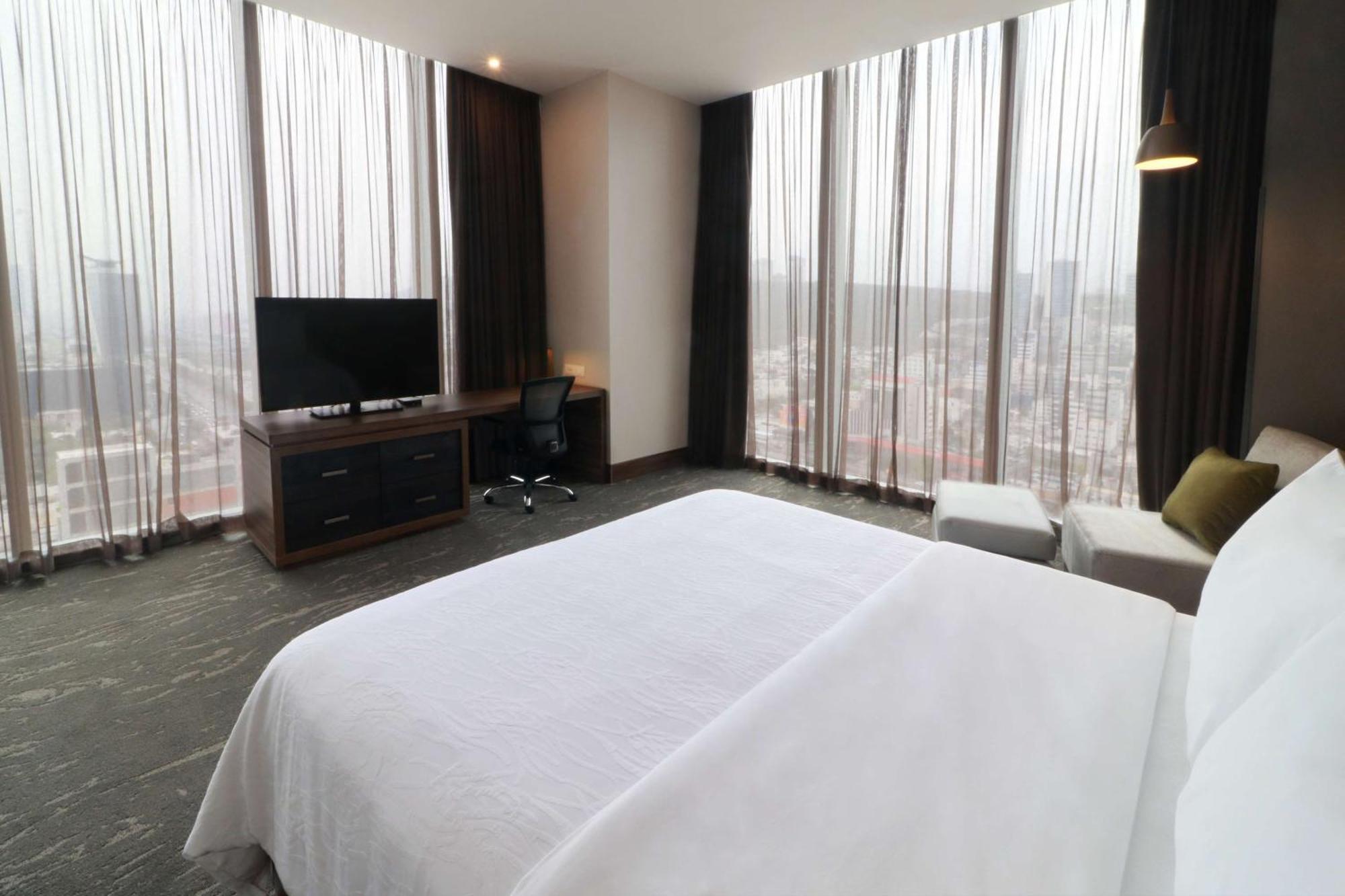 Hilton Garden Inn Monterrey Obispado Esterno foto