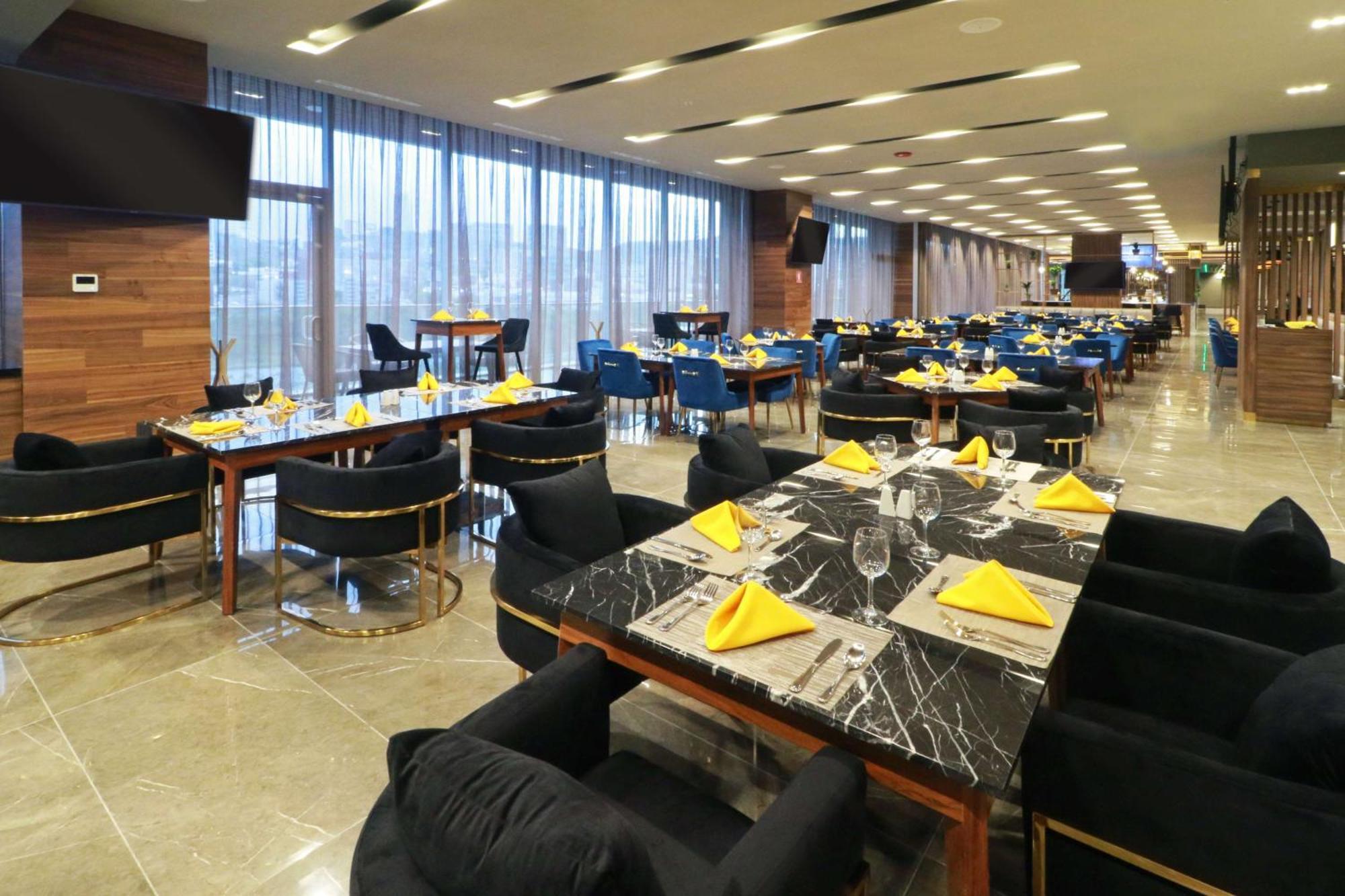 Hilton Garden Inn Monterrey Obispado Esterno foto
